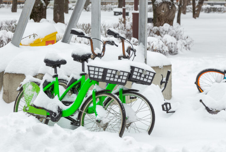Rower Elektryczny Zimą: Innowacyjna Alternatywa Dla Aktywnych Zimowych Dojazdów do Pracy
