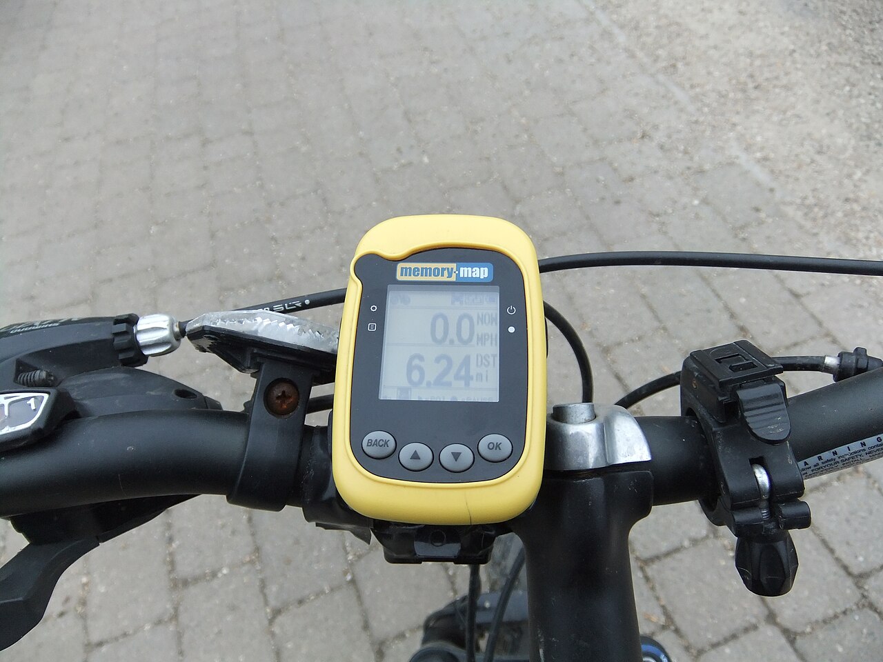 Rower dla seniora jak wybrać — elektryczny, trekkingowy czy miejski?